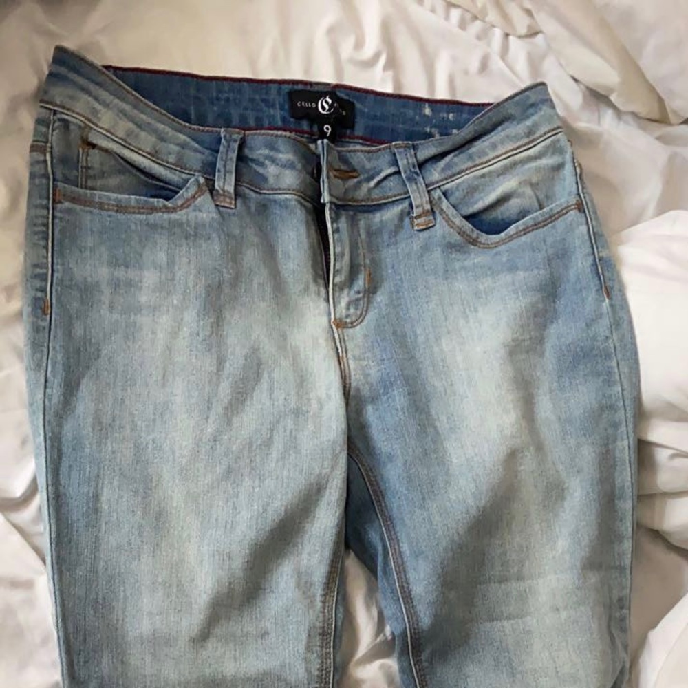 Light wash skinny jeans.